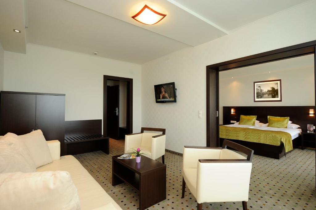 Hunguest Hotel ギュラ エクステリア 写真