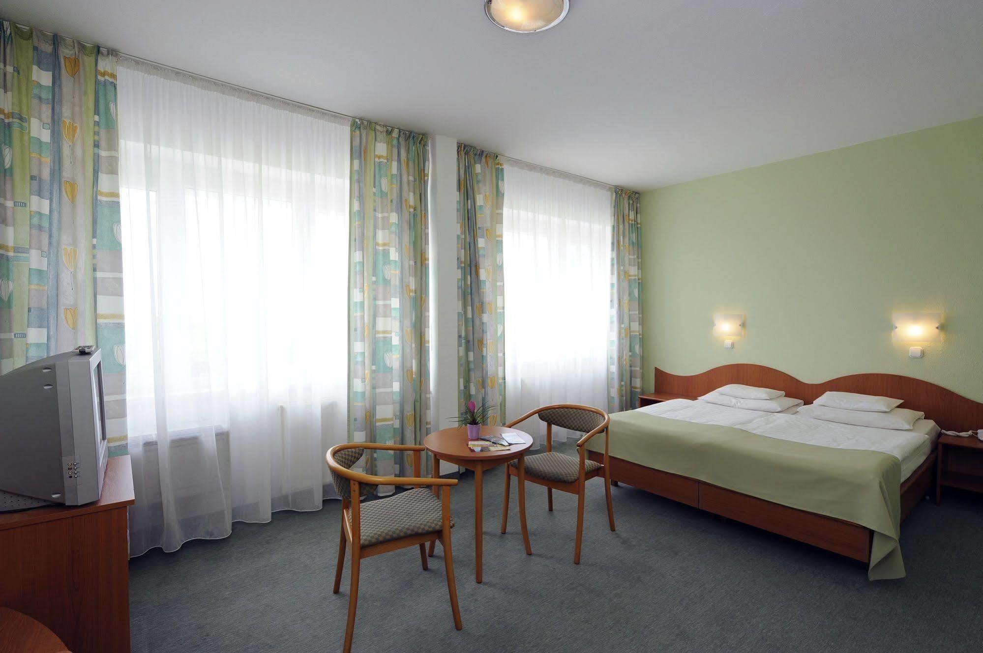 Hunguest Hotel ギュラ エクステリア 写真